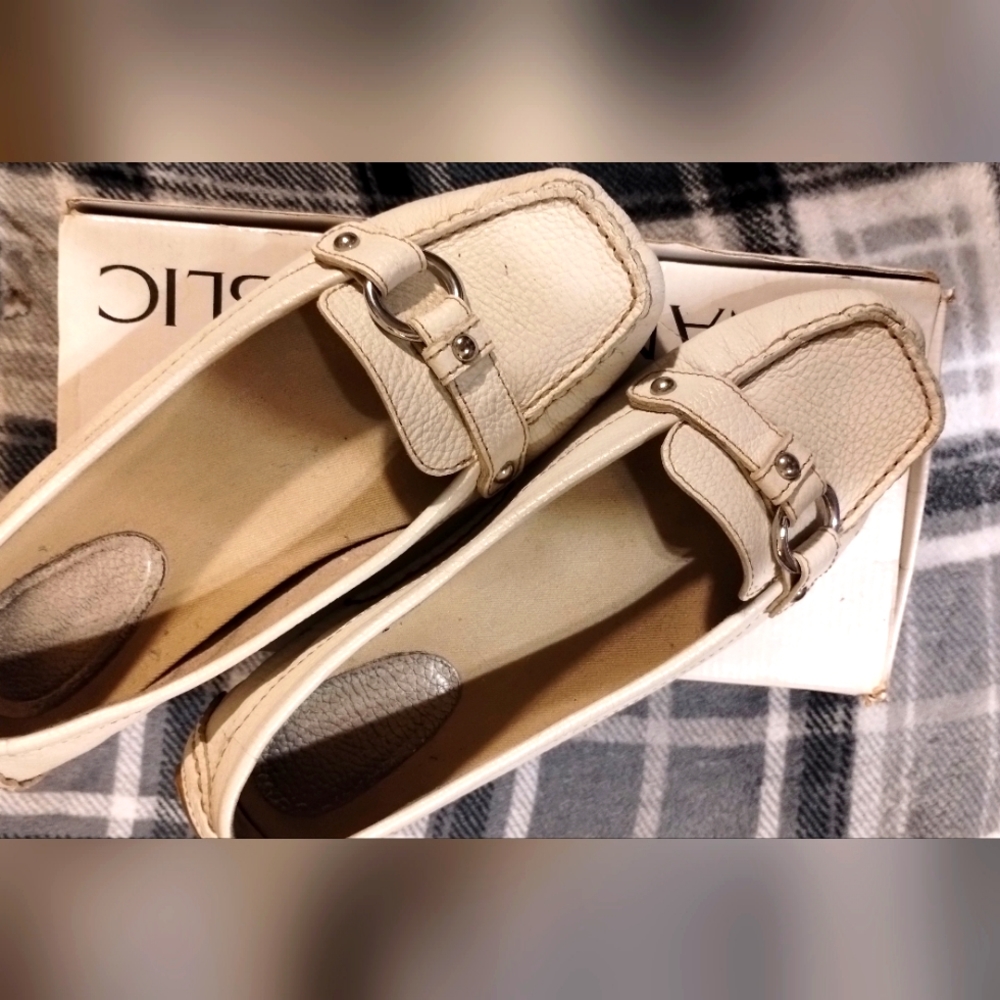 Women flats